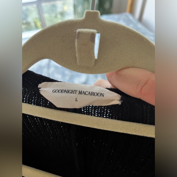 GOODNIGHT MACAROON “Kayla” Colorblock Shawl, Size L - Picture 4 of 4